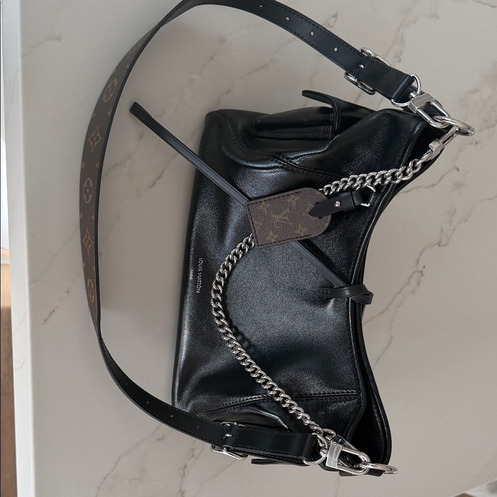 Louis Vuitton Carryall Cargo Vibe Black Bag Silver Chain Accent COA full set - Picture 4 of 12